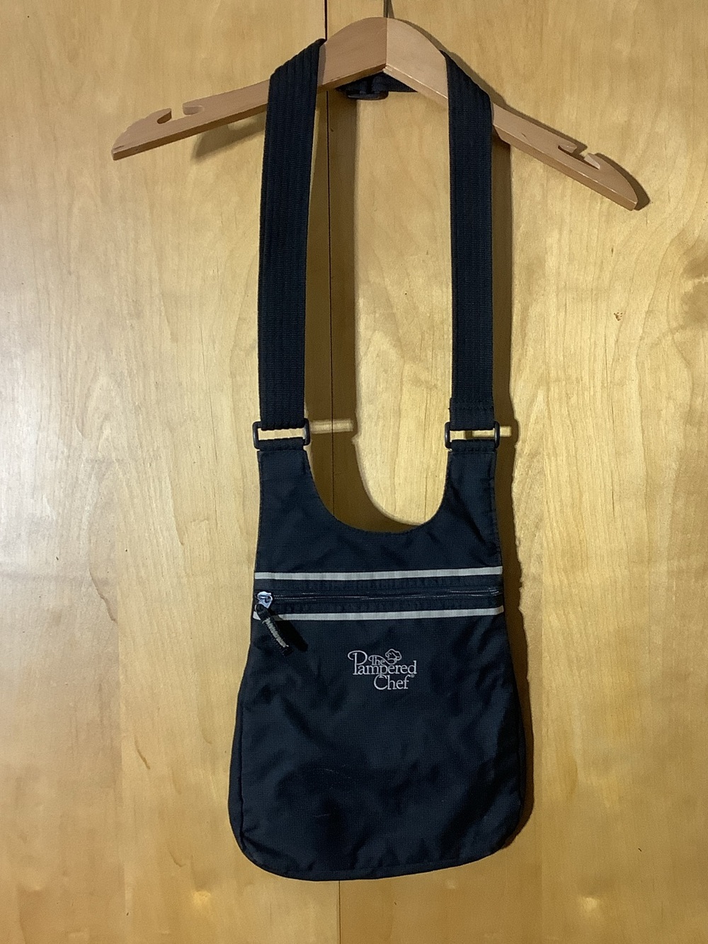Pampered Chef black and tan crossbody